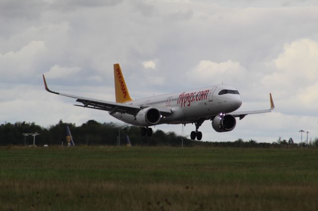 Airbus A321neo (TC-RBB) - Airline: Pegasusbr /Plane: A321 Neobr /Location: STN (London Stansted Airport)br /Date: 18.09.22 (dd/mm/yy)