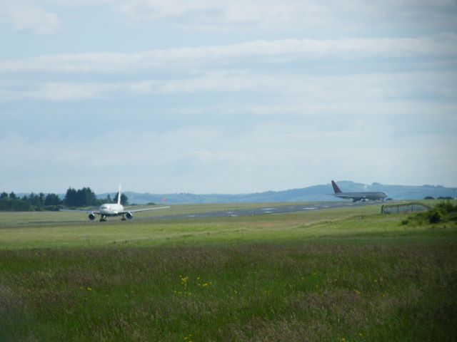 BOEING 767-300 (G-BNWX)