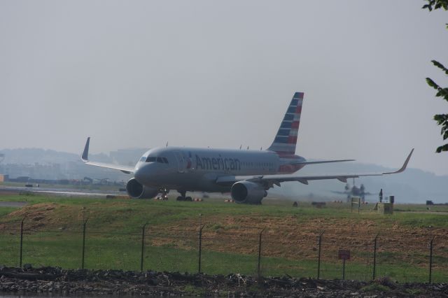 Airbus A319 (N9022G)