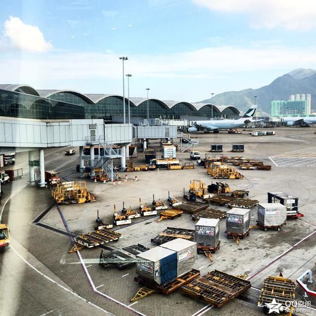 Airbus A330-300 —