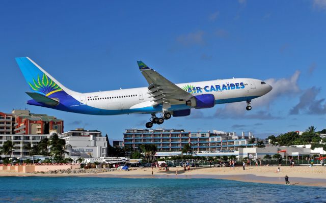 Airbus A330-200 (F-OFDF) - Landing above Maho Beach.