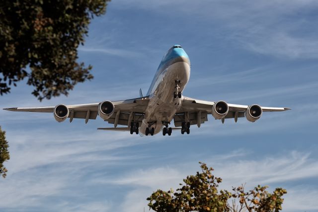 BOEING 747-8 (HL7638) - 10th November, 2024: Flight KE 011 from Seoul comes in to land on runway 24R at LAX. 