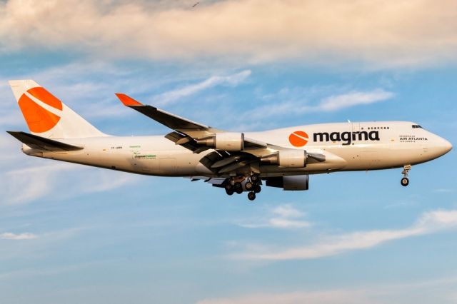 Boeing 747-400 (TF-AMN) - "Atlanta 369" on final for 17R from LGG.