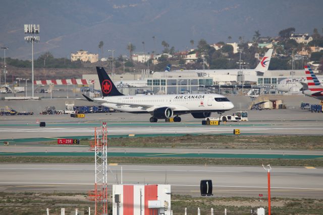 Airbus A220-300 (C-GWUQ)