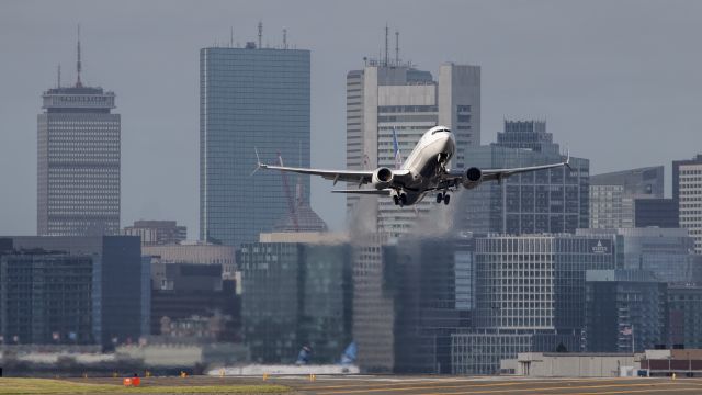 Boeing 737-800 (N79521)