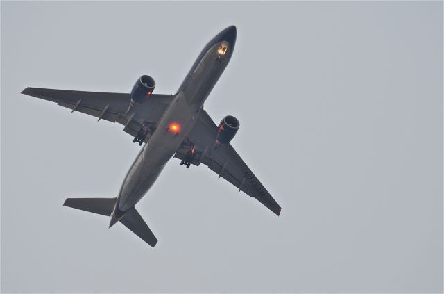 — — - AEROMEXICO B777 ON FINALS INTO MMMX