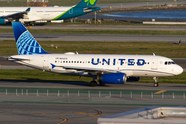 Airbus A319 (N842UA)