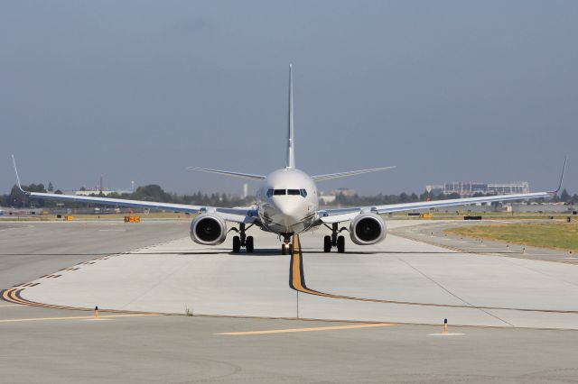 Boeing 737-700 (N737AT)