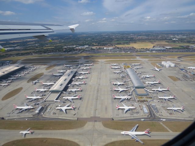 — — - Heathrow Airport Terminal 5