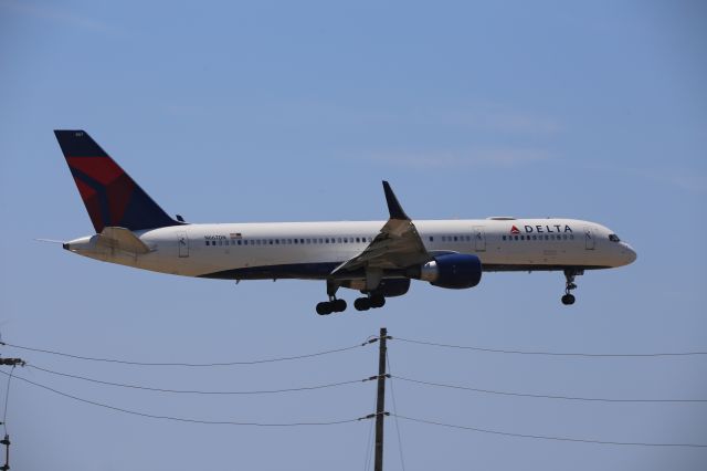 Boeing 757-200 (N667DN)