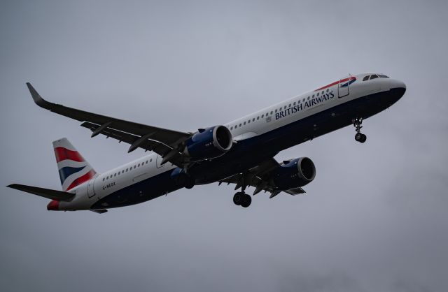 Airbus A321neo (G-NEOX) - Had a long layover in London... Decided to check out the famed Myrtle Ave, and turns out, when 27L is the arriving runway, it is quite a show!