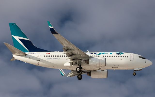 Boeing 737-700 (C-GCWJ)