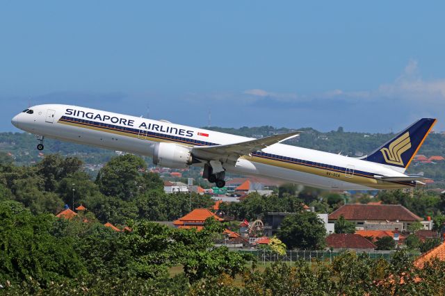 BOEING 787-10 Dreamliner (9V-SCA)