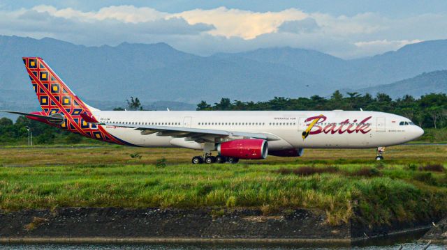 Airbus A330-300 (PK-LEM)