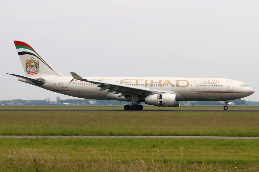 Airbus A330-200 (A6-EYP)