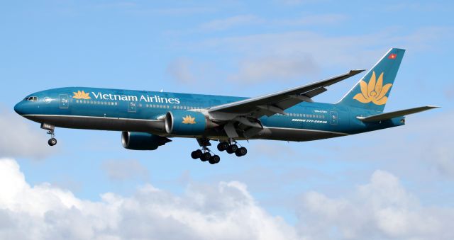 Boeing 777-200 (VN-A144) - Short Final To Rwy 16R