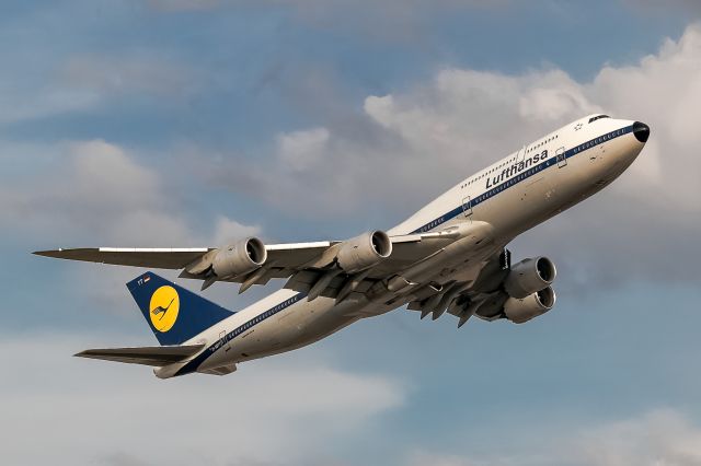 BOEING 747-8 (D-ABYT)