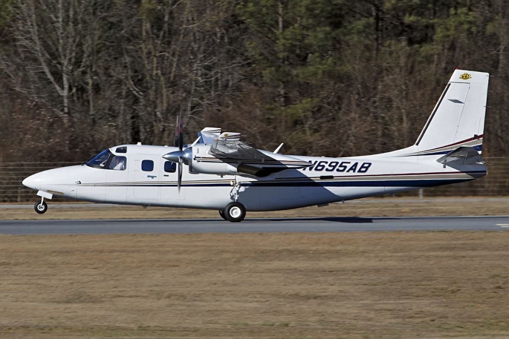 Rockwell Turbo Commander 690 (N695AB)