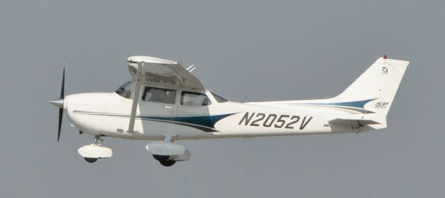 Cessna Skyhawk (N2052V)