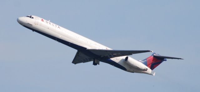 McDonnell Douglas MD-88 (N968DL)