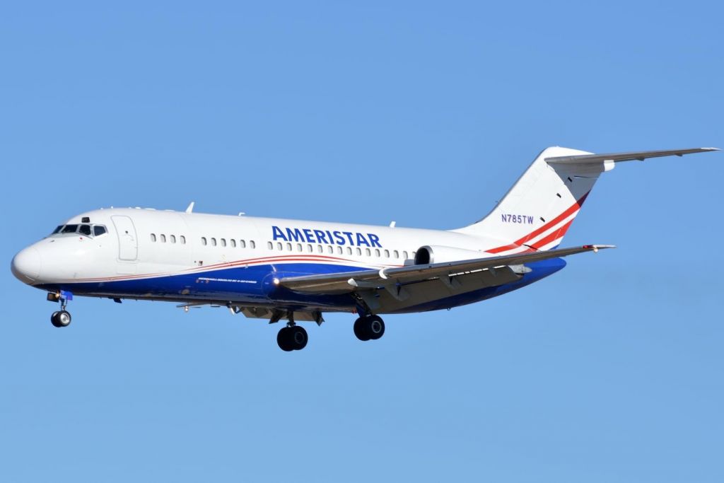 Douglas DC-9-10 (N785TW) - Ameristar 9393 from Detroit Willow run