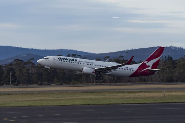 Boeing 737-700 (VH-VXF)