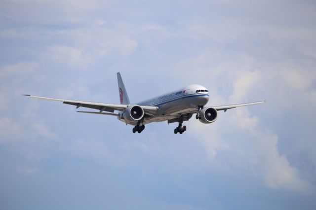 BOEING 777-300ER (B-2043)