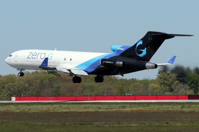 BOEING 727-200 (N794AJ) - 'G-Force One' landing on 34