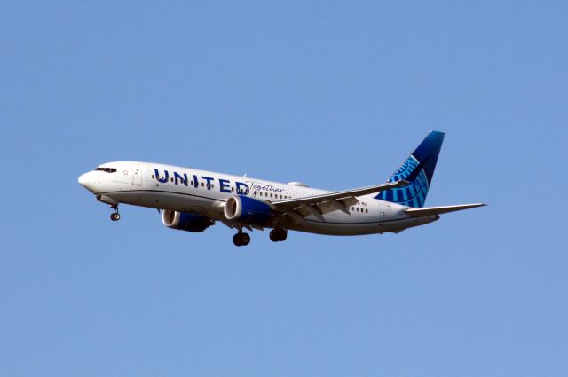 Boeing 737 MAX 8 (N27261) - United B737 MAX 8 with 'Together' sticker arriving to Logan on 9/15/22.