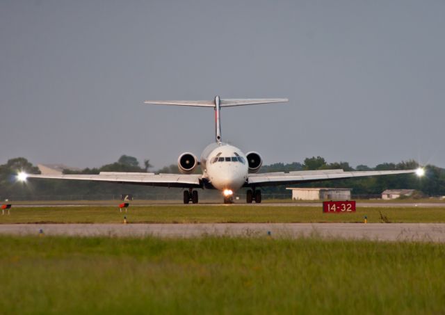 McDonnell Douglas MD-88 (N960DL)