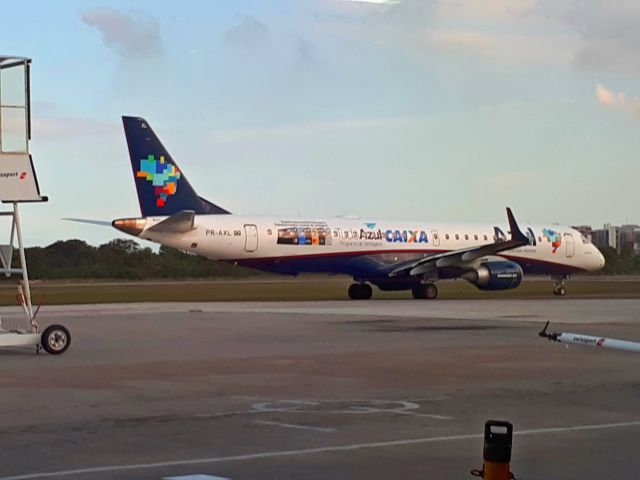 Embraer ERJ-190 (PR-AXL)