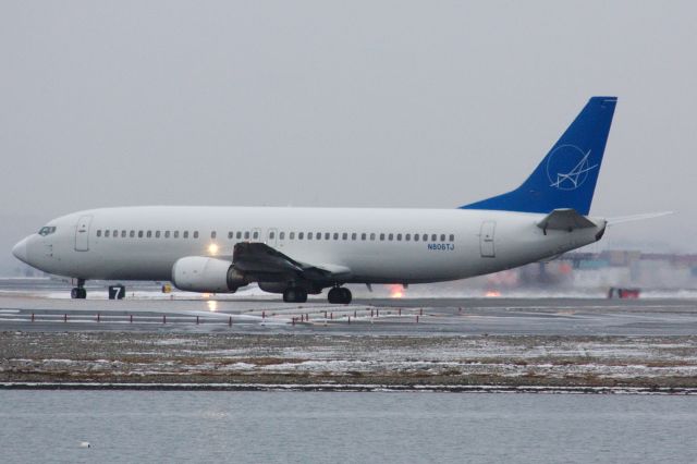 BOEING 737-400 (N806TJ) - Swift/iAero departing BOS for Toronto on 2/7/22. Plane arrived to Logan from Pittsburgh with the Penguins hockey team who played the Bruins. 