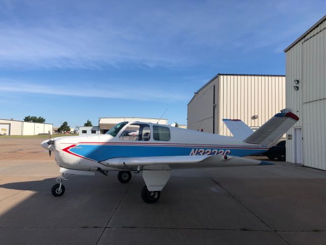 Beechcraft 35 Bonanza (N3272C)