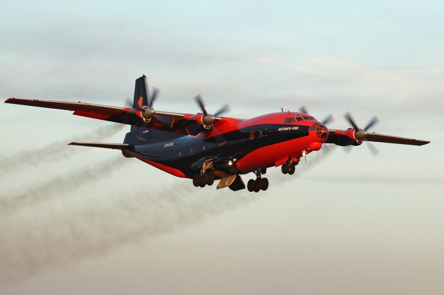 Antonov An-12 (UR-CKL)