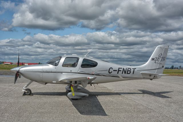 Cirrus SR-22 (C-FNBT) - Visiting CYHU, 07-09-2021