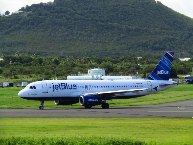 Airbus A320 (N657JB)