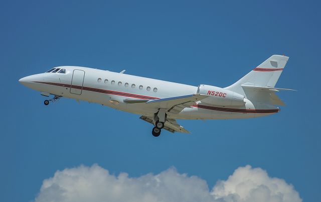 Dassault Falcon 2000 (N52DC) - Runway 23 departure @KUGN.