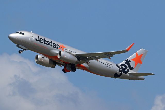 Airbus A320 (VH-YXV)