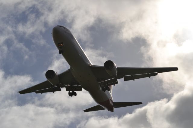 BOEING 767-300 (VH-OGT) - Sunday spotting.