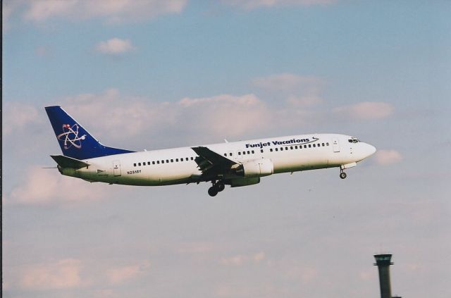 BOEING 737-400 (N251RY)