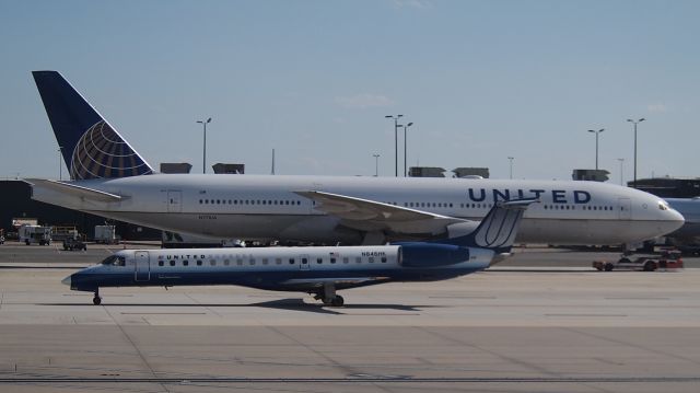 Embraer ERJ-145 (N846HK) - Also N771UA (B772) behind