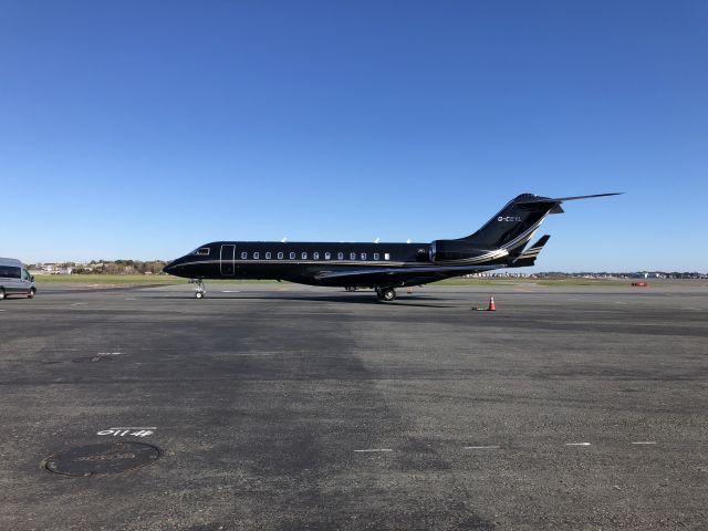 Bombardier Global Express (G-CEYL)