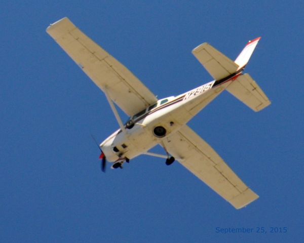 Cessna Skylane (N29151) - Flying over Crystalaire Country Club Golf Course near Littlerock, CA.