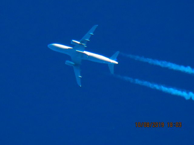 Airbus A320 (N446UA)