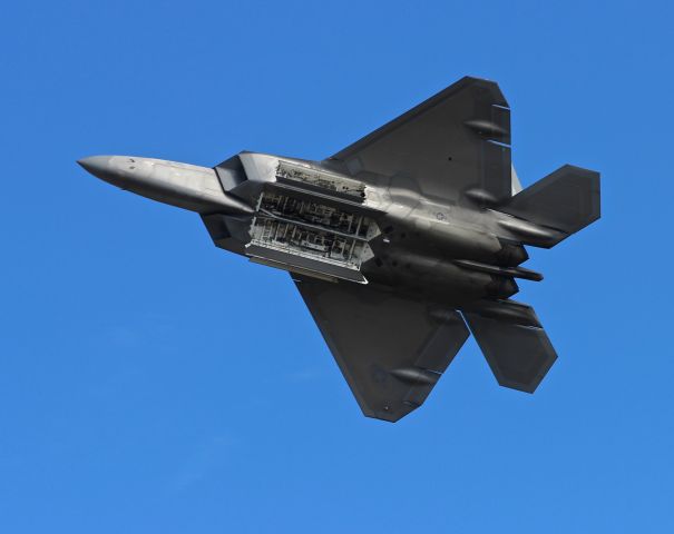 Lockheed F-22 Raptor —