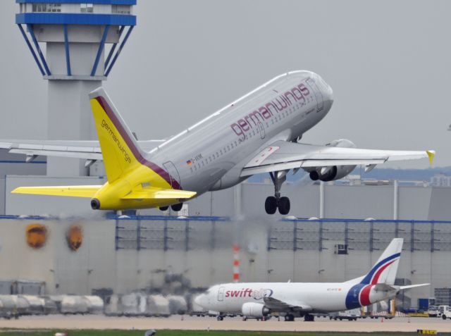 Airbus A319 (D-AKNK) - Blasting off from Runway 32R