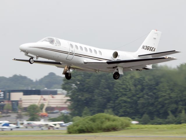 Cessna Citation V (VTE365) - Take off runway 26.