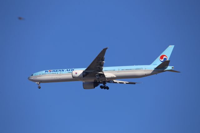 BOEING 777-300ER (HL8209)