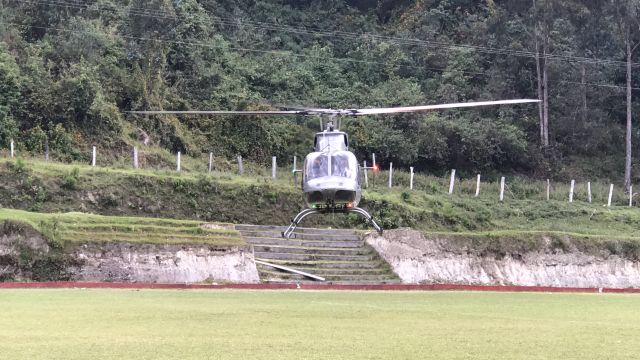 Bell 407 (HC-CTD) - En la ciudad de Loja, estadio de polo del Grupo de Caballería de la Brigada de Infantería Nr. 7 