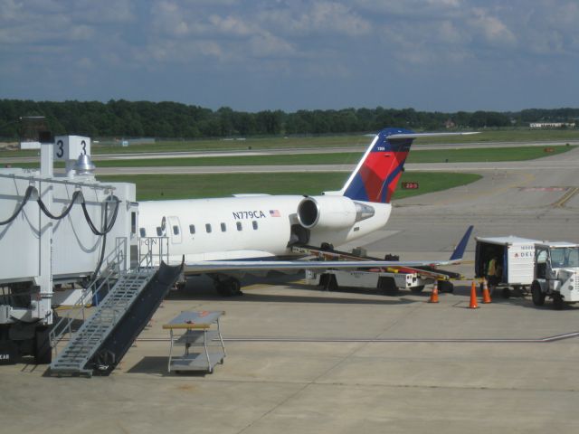 Canadair Regional Jet CRJ-200 (N779CA)